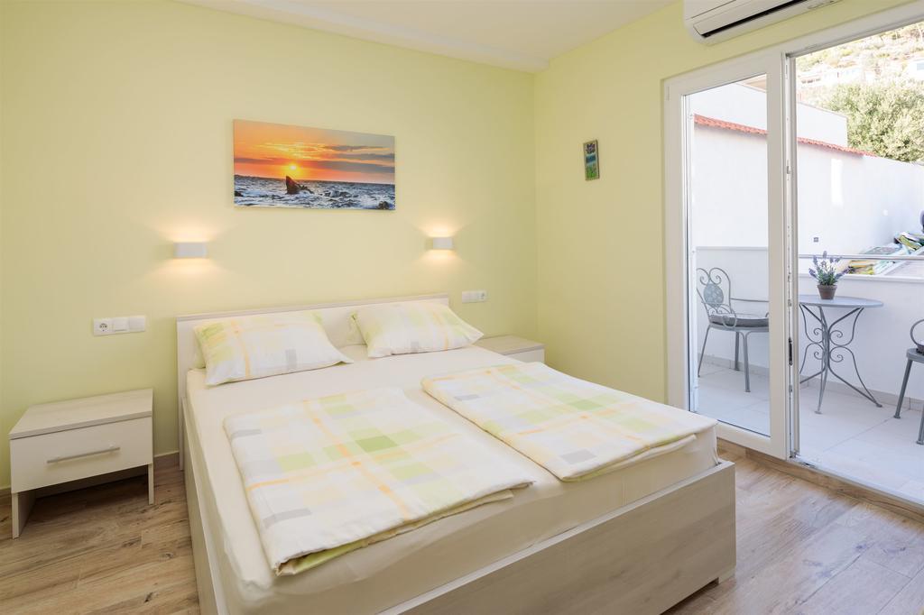 Apartment And Alen *