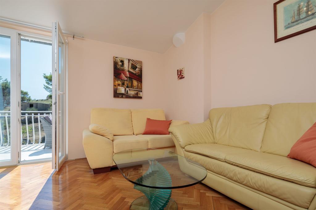 And Alen Apartment