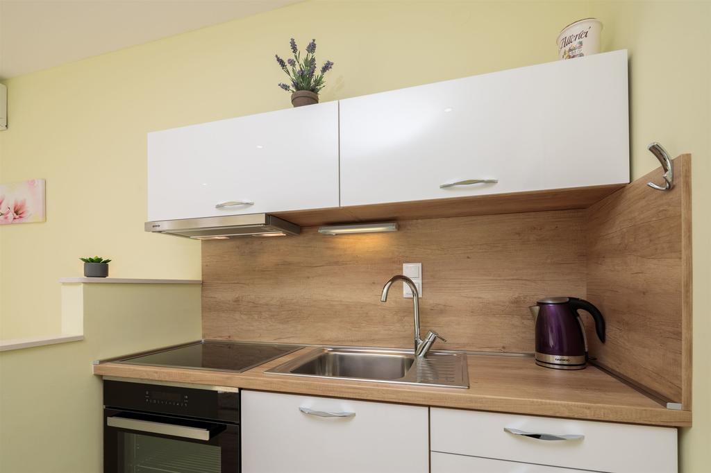 And Alen Apartment